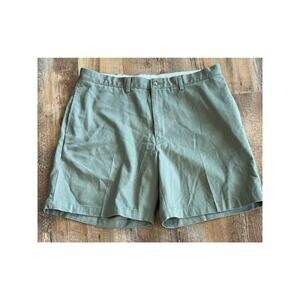 L.L. Bean Men's Green Khaki twill shorts 100% Cotton, size 38